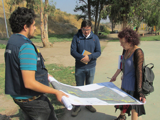 Visita al sector del cerro isla "Adasme". Archivo CNCR, Naranjo, N. 2016