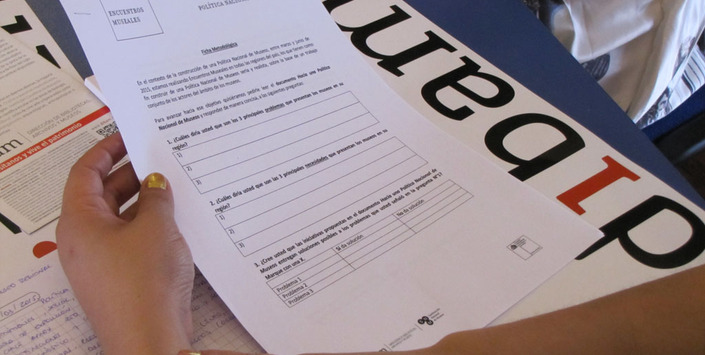 Tomando apuntes de charla