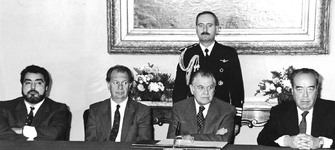 Presidente de la República junto a Ministros de Gobierno