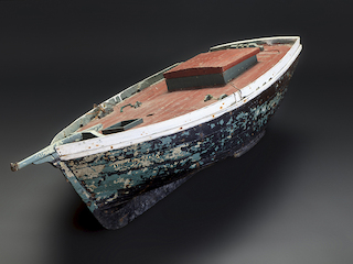 Modelo a escala de lancha chilota (vista 1)