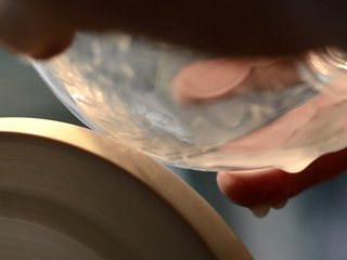 Maestro tallador de Cristal Yungay