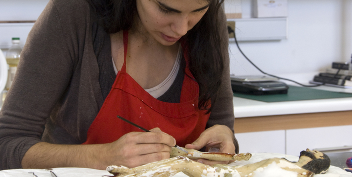 Practicante en Laboratorio de Escultura y  Monumentos. Fotografía V. Rivas