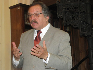 Charla Raúl Cespedes.