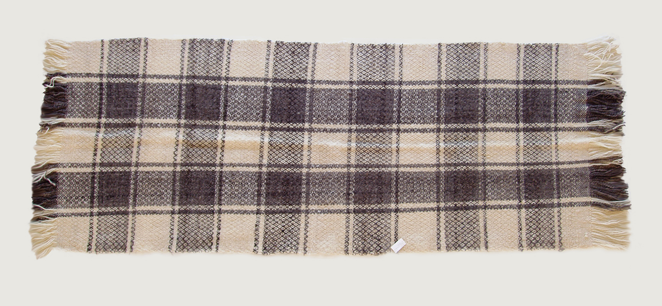 Desilia Rain. Chal de tejido tres cañas y punto ojo. Chaiguao, 1995 Desilia Rain. Chal de tejido tres cañas y punto ojo. Chaiguao, 1995