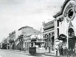 Teatro Palet y tranvía por calle 1 Sur, Talca