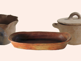 Objetos utilitarios de la colección.