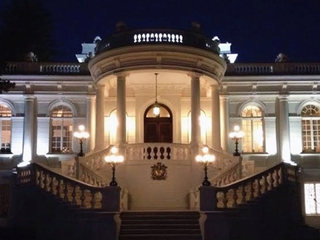 Museo de Artes Decorativas - Palacio Rioja, obra del arquitecto francés Alfredo Azancot.