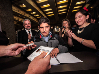 Bibliometro ya cuenta con mil audiolibros gracias a donación de la Corporación para Ciegos