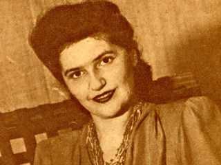 Grete Mostny en 1945. En esta fotografía la doctora Grete Mostny luce un collar egipcio formado por cuentas de cristal que formaron parte de cofias de momias (pie de foto de la entrevista original).