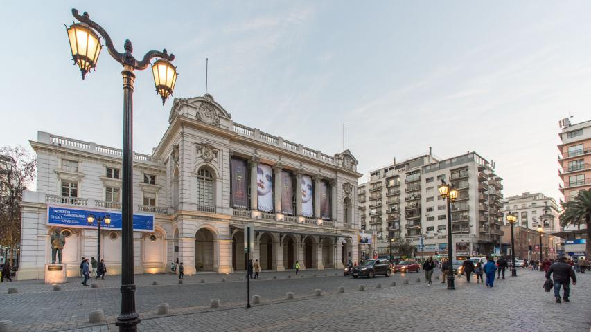 Imagen del monumento Conjunto de tres propiedades que dan a la plazoleta Patricio Mekis (casas de Josefina Subercaseaux, Francisco Subercaseaux y Julio Subercaseaux )