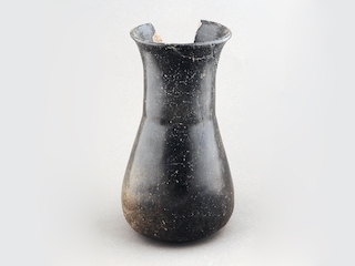 Vaso alto con decoración ahumada