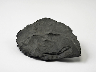 Núcleo tipo bifaz-Levallois. Vista oblicua izquierda