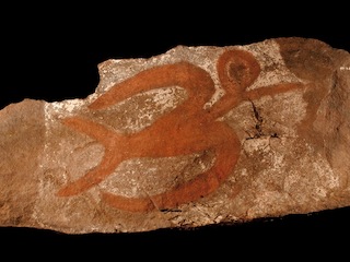 Bloque de piedra con petroglifos