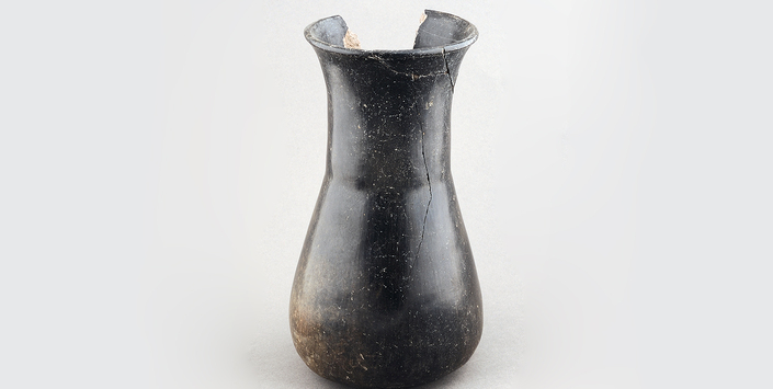 Vaso alto con decoración ahumada