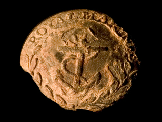 Botón (Royal Marine). s/f. Colección Fitz-Roy. En exhibición. N° de inventario T203.