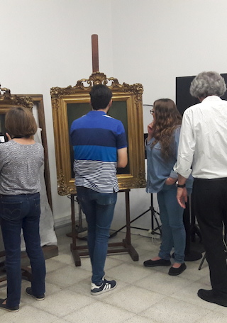 Equipo de investigadores en Museo Histórico de Buenos Aires.