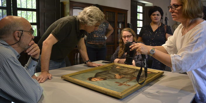 Revisión de una pintura de Procesa Sarmiento, discípula de Monvoisin, en el Museo  Casa de Sarmiento, San Juan.