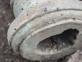 Detalle de brocal de una de las piezas.(Archivo CNCR, Naranjo,N. 2019)