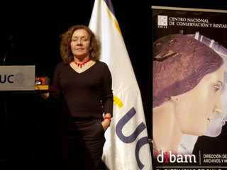 Marcela Roubillar, jefa Unidad de Documentación Visual e Imagenología, Archivo CNCR (Correa, C. 2015)