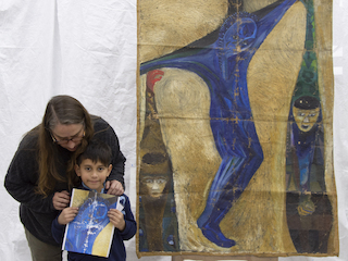 Actividad con los niños en que trabajaron en sobre una imagen de la pintura.