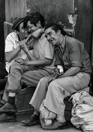 Detalle foto Paz Errázuriz.Compadres, de la serie personas 1987