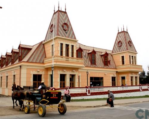 Imagen del monumento Edificio del antiguo casino de Pichilemu y los jardines del Parque Agustín Ross