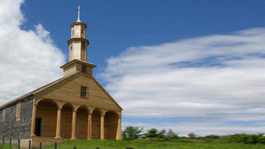 Imagen de Padre Juan Luis Ysern celebra tratado de Tantauco