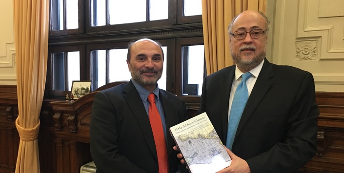 Embajador de M�xico y Director Dibam