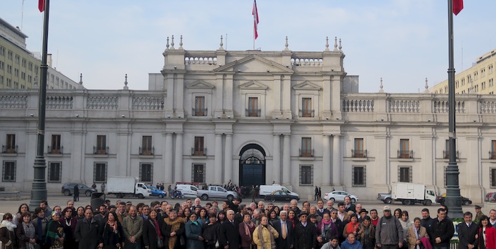 Foto oficial de los dirigentes en la celebraci�n de los 50 a�os de la Reforma Agraria en el D�a del Campesino