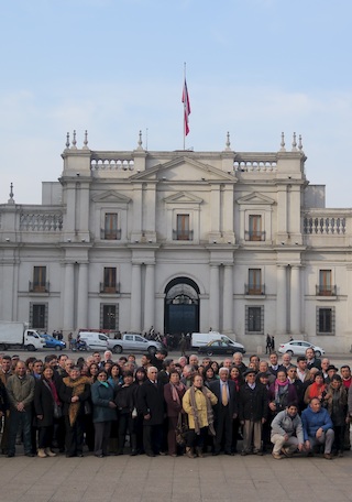 Foto oficial de los dirigentes en la celebraci�n de los 50 a�os de la Reforma Agraria en el D�a del Campesino