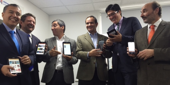 El gerente de Regulaci�n y Asuntos Corporativos de Entel, Manuel Araya; el Intendente de la regi�n Metropolitana, Claudio Orrego; el alcalde de Independencia, Gonzalo Dur�n; el senador Andr�s Allamand; el Subsecretario de Comunicaciones, Pedro Huichalaf; y el director de la Dibam, �ngel Cabeza.