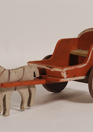 Coche de madera de juguete.