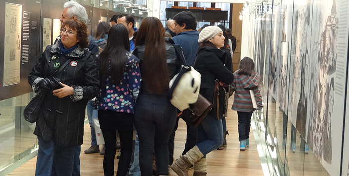 Visitantes en la Biblioteca Nacional.