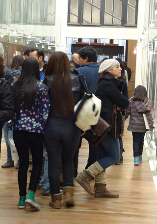 Visitantes en la Biblioteca Nacional.