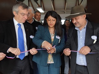 Autoridades durante la ceremonia.