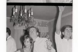 [Fiesta de la compañía de mimos]