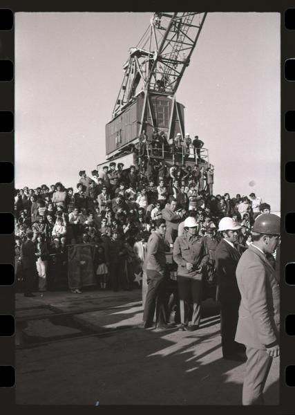 [Multitudinario apoyo al Presidente Allende] : Nave Sierra Maestra en Talcahuano