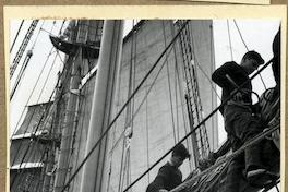 [Ejercicio de izar velas en "La Esmeralda"]