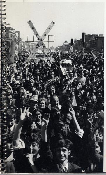 [Multitudinaria concentración allendista en el centro de Santiago]