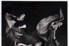 Nora Arriagada, Nany Torres y Joan Turner [en una escena del] ballet "Coppelia"