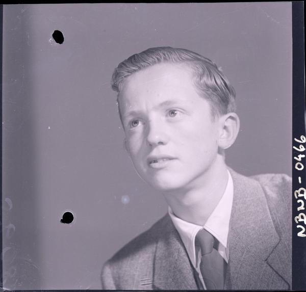 [Retrato plano medio corto de un jovencito]