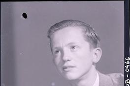 [Retrato plano medio corto de un jovencito]