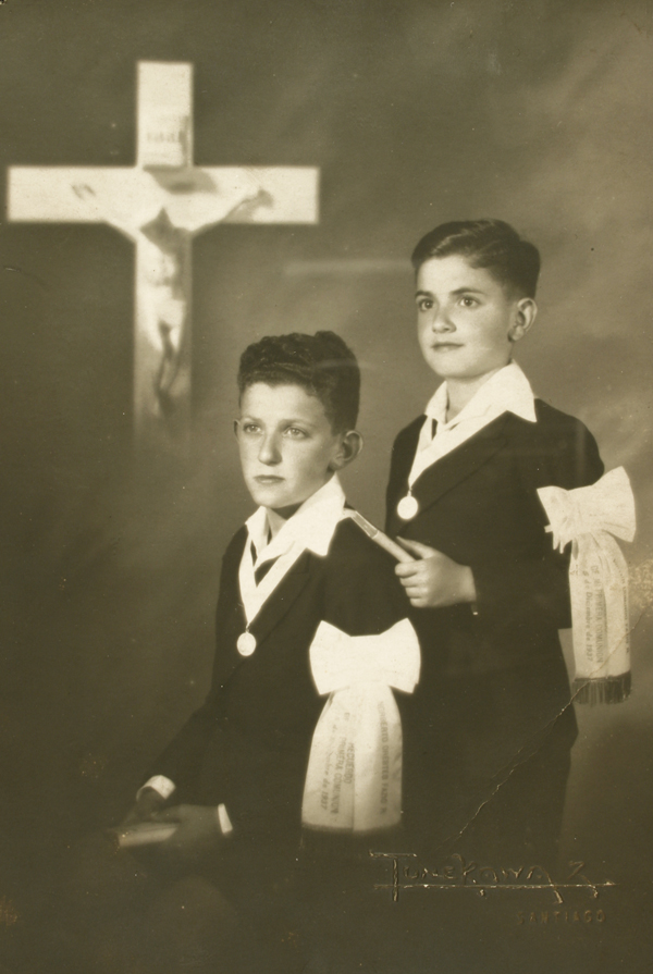 Primera Comunión de los hermanos Víctor y Norberto Fazio R.