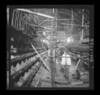 Aspecto de túneles en etapa de terminación, uso de moldajes retráctiles y hormigonado de bóveda