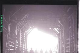 [Mineros saliendo al exterior del mineral de hierro "El Algarrobo"]