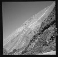 Paisaje de la zona, se aprecia el desarrollo de la cañería y su desnivel de 1153 m.