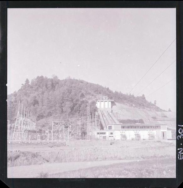 [Panorámica de la Central Hidroeléctrica Pullinque y el paisaje circundante]