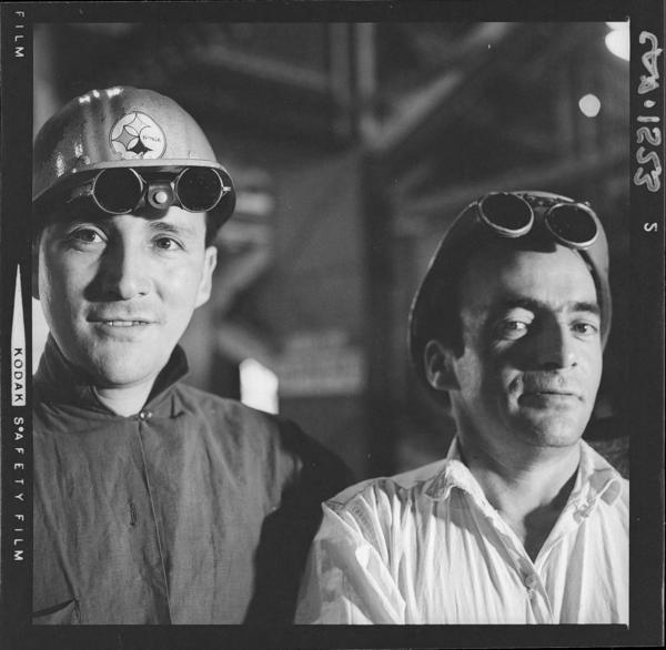 [Trabajadores de la fundición de acero]