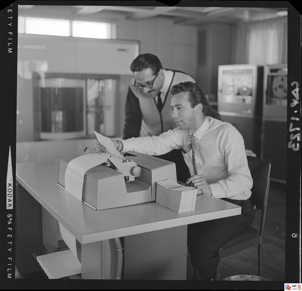 [Trabajando en la oficina de las instalaciones de CAP]