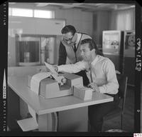 [Trabajando en la oficina de las instalaciones de CAP]